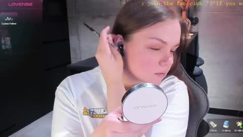 Snapshot of little_bambii_ chatting on January 2025 12:13:01 PM Eva online show from January 2025 12:13:01 PM