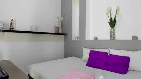 little_carolain online show from December 2024 07:32:01 PM