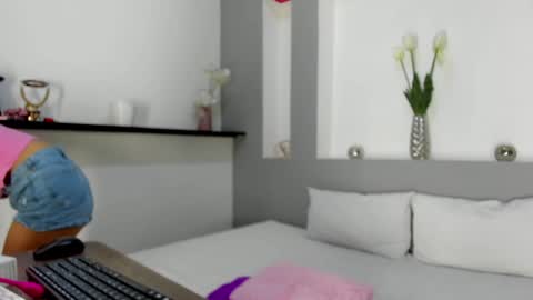 little_carolain online show from December 2024 07:25:02 PM