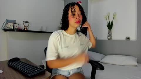 little_carolain online show from December 2024 07:21:01 PM