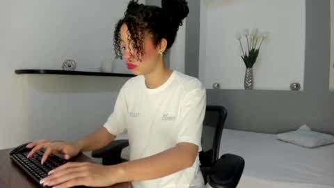 little_carolain online show from December 2024 07:30:02 PM