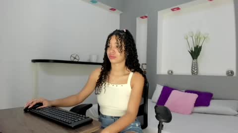 little_carolain online show from December 2024 07:11:02 PM