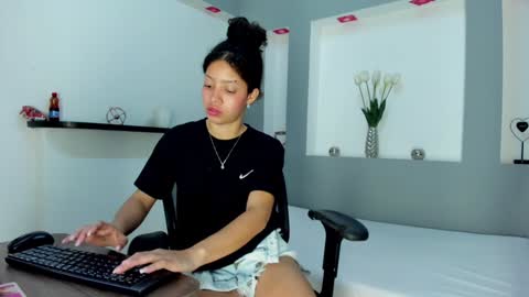 little_carolain online show from January 2025 10:41:02 PM
