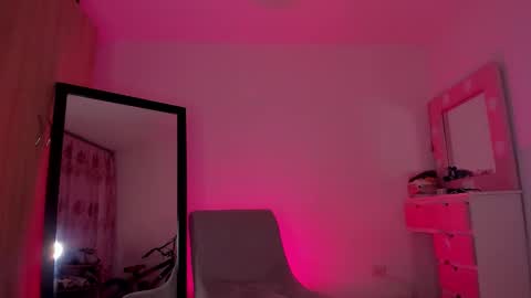 Emily online show from September 2025 04:05:02 AM