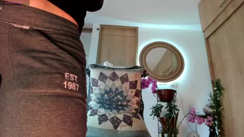 Izzi online show from October 2025 05:01:01 PM