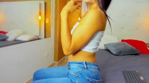 Snapshot of little_jenni chatting on January 2025 01:52:01 PM online show from January 2025 01:52:01 PM