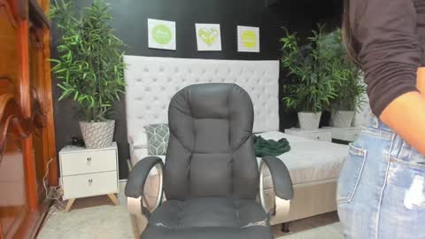 little_jheimy online show from December 2024 07:14:01 PM