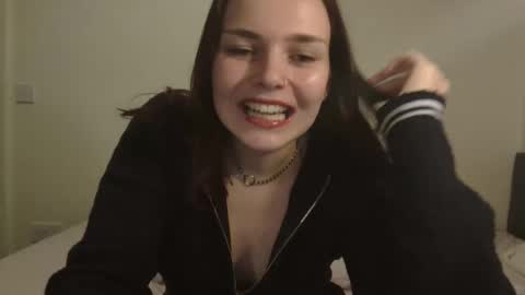 Snapshot of little_kinky_gal chatting on October 2025 07:47:01 PM little_kinky_gal online show from October 2025 07:47:01 PM