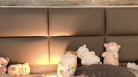 little_mayy online show from February 2026 12:20:01 PM