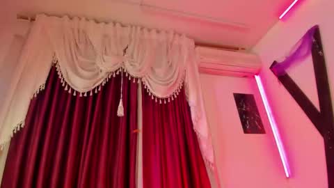 Little Nauughty2 online show from October 2025 02:07:01 PM