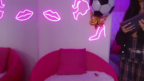 Snapshot of little_paulette chatting on July 2026 04:19:01 AM Paulette online show from July 2026 04:19:01 AM