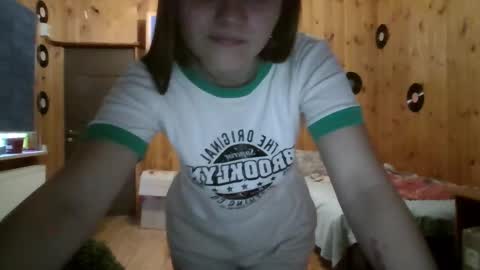 little_shygirl_ online show from September 2025 04:17:01 PM