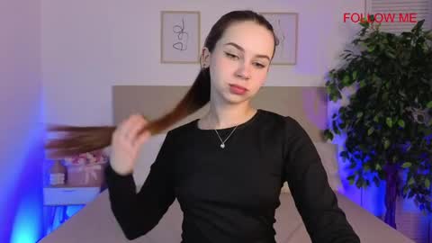 little_siin online show from May 2026 02:07:01 AM