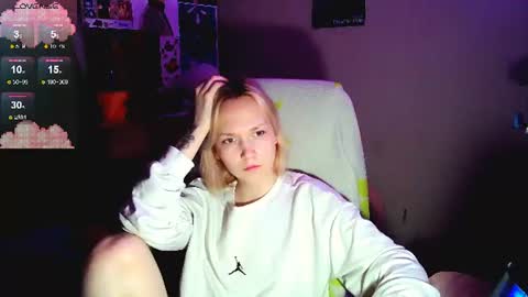 Snapshot of little_sugar_queen chatting on July 2026 05:59:01 PM Akin online show from July 2026 05:59:01 PM