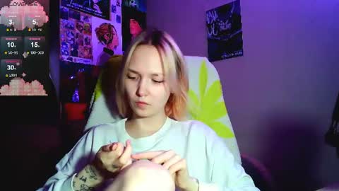 Snapshot of little_sugar_queen chatting on July 2026 06:43:02 PM Akin online show from July 2026 06:43:02 PM
