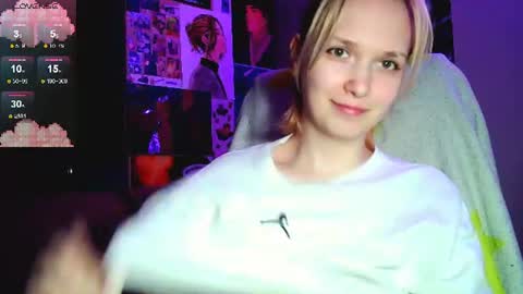 Snapshot of little_sugar_queen chatting on July 2026 06:33:01 PM Akin online show from July 2026 06:33:01 PM