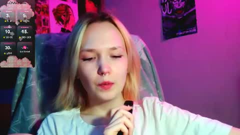 Snapshot of little_sugar_queen chatting on July 2026 08:17:02 PM Akin online show from July 2026 08:17:02 PM