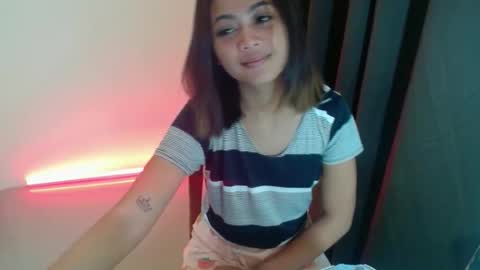 Snapshot of little_sunshine18 chatting on April 2026 12:25:02 PM shine online show from April 2026 12:25:02 PM