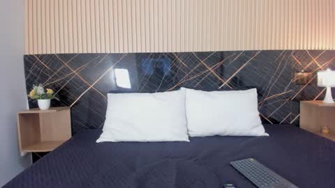 Tania online show from November 2025 08:01:01 PM