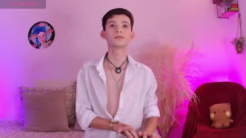 Snapshot of little_twiink chatting on July 2026 01:57:01 PM Juan Ferrer online show from July 2026 01:57:01 PM