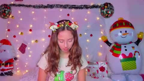 Snapshot of littlee_emma_ chatting on December 2024 03:07:02 AM littlee_emma_ online show from December 2024 03:07:02 AM