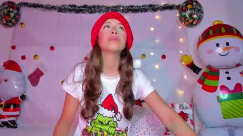 Snapshot of littlee_emma_ chatting on December 2024 05:47:02 AM littlee_emma_ online show from December 2024 05:47:02 AM