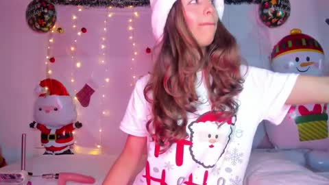 Snapshot of littlee_emma_ chatting on December 2024 06:39:01 AM littlee_emma_ online show from December 2024 06:39:01 AM