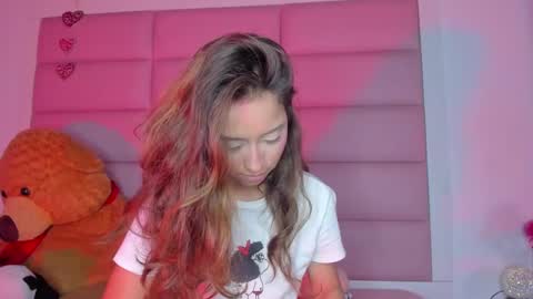 Snapshot of littlee_emma_ chatting on January 2025 09:27:01 AM littlee_emma_ online show from January 2025 09:27:01 AM