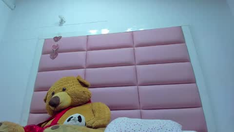 Snapshot of littlee_emma_ chatting on February 2025 06:21:01 AM littlee_emma_ online show from February 2025 06:21:01 AM