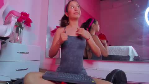 Snapshot of littlee_emma_ chatting on February 2025 06:34:02 AM littlee_emma_ online show from February 2025 06:34:02 AM
