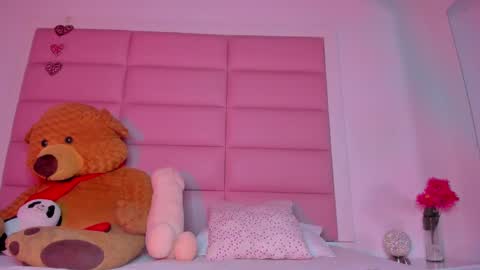 Snapshot of littlee_emma_ chatting on February 2025 03:30:01 AM littlee_emma_ online show from February 2025 03:30:01 AM