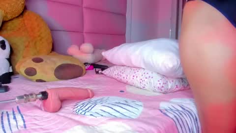 Snapshot of littlee_emma_ chatting on March 2025 04:34:02 AM littlee_emma_ online show from March 2025 04:34:02 AM