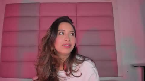 littlee_emma_ online show from November 2025 03:21:02 AM