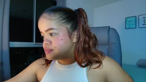 Snapshot of littlee_sophiee chatting on December 2024 01:11:02 AM Sophie online show from December 2024 01:11:02 AM