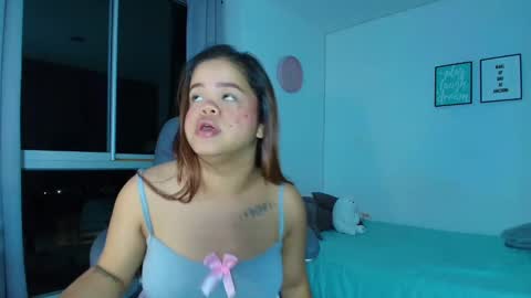 Snapshot of littlee_sophiee chatting on January 2025 12:00:02 AM Sophie online show from January 2025 12:00:02 AM