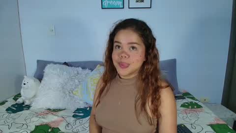 Snapshot of littlee_sophiee chatting on February 2025 03:22:01 AM Sophie online show from February 2025 03:22:01 AM