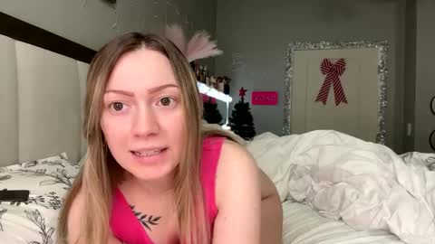 Snapshot of littleemommaa23 chatting on January 2025 12:57:02 PM LittleMomma online show from January 2025 12:57:02 PM