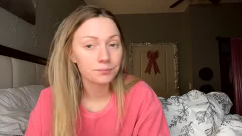 Snapshot of littleemommaa23 chatting on January 2025 12:07:02 PM LittleMomma online show from January 2025 12:07:02 PM