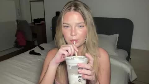 Snapshot of littlemaryjane19 chatting on November 2025 01:28:02 AM Marciabrady online show from November 2025 01:28:02 AM