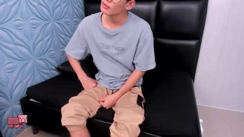 Snapshot of littlemax23 chatting on September 2025 11:23:02 AM MAX online show from September 2025 11:23:02 AM