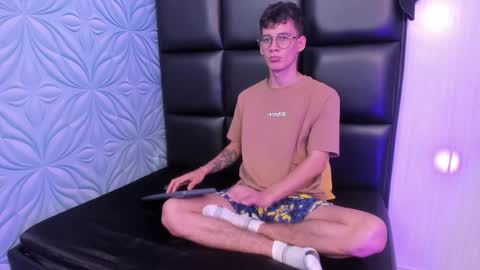 Snapshot of littlemax23 chatting on October 2025 12:01:02 PM MAX online show from October 2025 12:01:02 PM