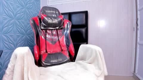 Snapshot of littlemax23 chatting on November 2025 01:35:02 PM MAX online show from November 2025 01:35:02 PM