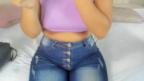 Snapshot of littleoliviia_ chatting on January 2025 12:59:01 PM im olivia IG littleolivia01 online show from January 2025 12:59:01 PM