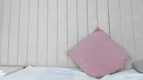 Snapshot of littleoliviia_ chatting on February 2025 01:00:02 PM im olivia IG littleolivia01 online show from February 2025 01:00:02 PM