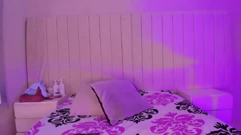 Snapshot of littleoliviia_ chatting on October 2025 01:55:02 PM im olivia IG littleolivia01 online show from October 2025 01:55:02 PM