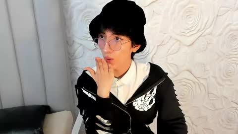 Snapshot of littleprince_ chatting on May 2026 06:21:02 AM PRINCE online show from May 2026 06:21:02 AM