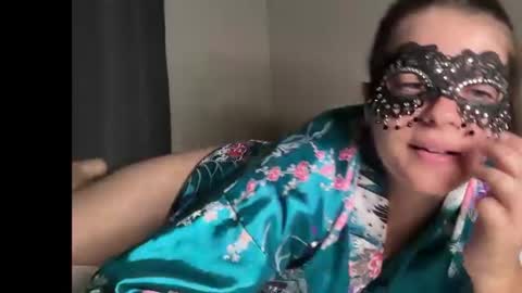 Snapshot of littleredswan chatting on July 2026 04:48:01 AM littleredswan online show from July 2026 04:48:01 AM