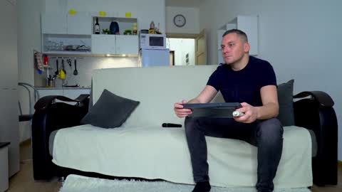 Little Tifany online show from November 2025 12:04:01 PM