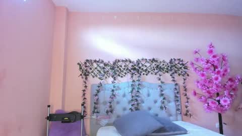 Snapshot of littletammy4u_ chatting on September 2025 12:05:01 PM tammy online show from September 2025 12:05:01 PM