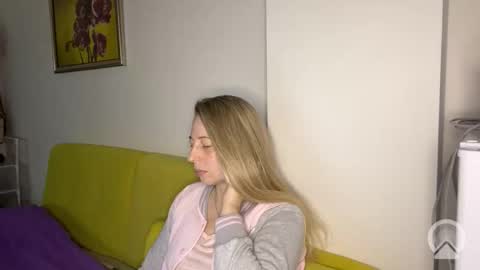 Snapshot of livandria chatting on May 2026 08:27:01 PM Livandria online show from May 2026 08:27:01 PM